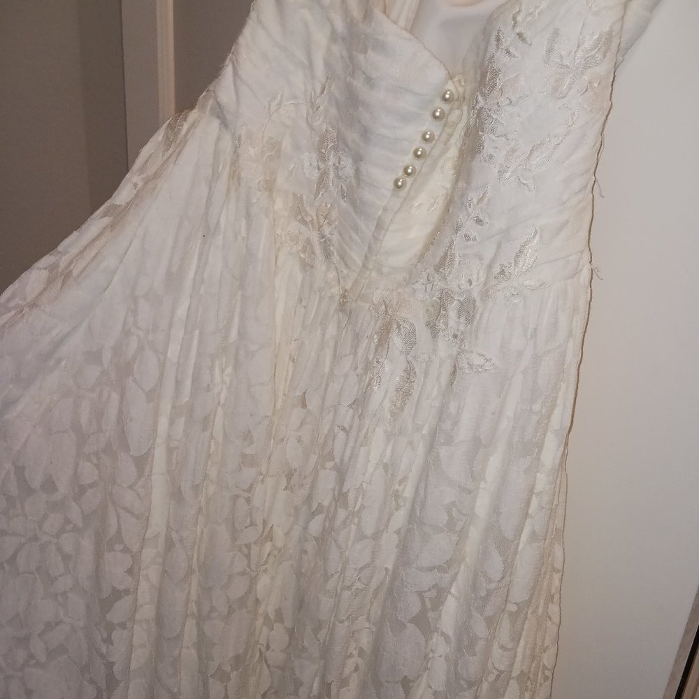 Wedding Dress - Picture 10 of 17